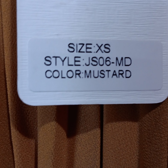 LUMIE. PLEATED MAXI SKIRT. POLYESTER W/LINING. "MUSTARD" XS. - Picture 6 of 10